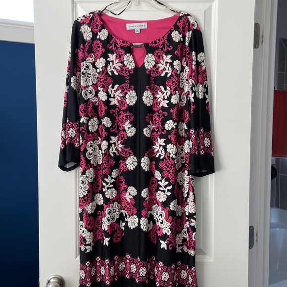 Emma & Michele Dresses & Skirts - Emma & Michelle women’s size XL pink/white/black long sleeve dress